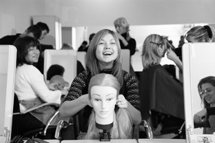 Обучение на курсах парикмахеров © Институт Влада