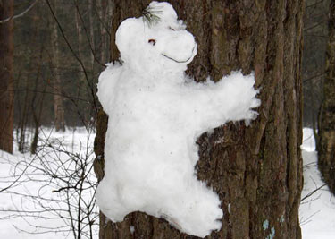 снеговик медведь на дереве